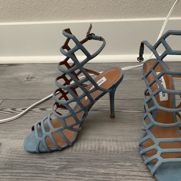 Steve Madden Suede Sandals. Size 7 - Picture 3 of 6